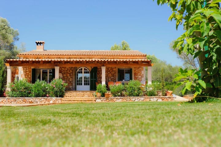 Finca Gallicant Charming Villa With Pool, Santany - Ses Salines