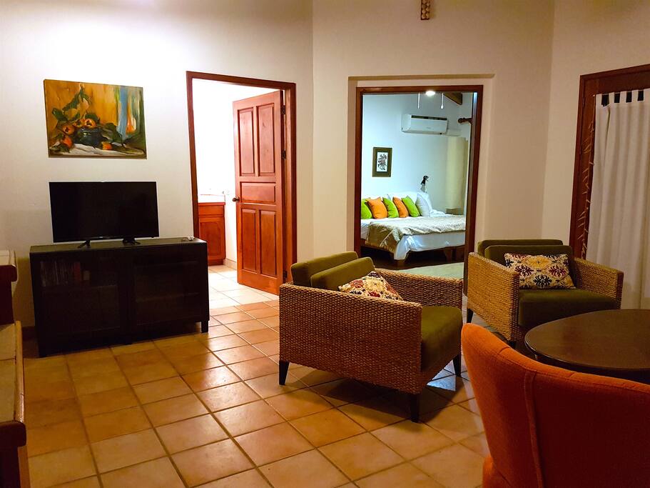 Tasteful, Modern Decor. -Livingroom, Separate Master Bedroom, Bathroom.....