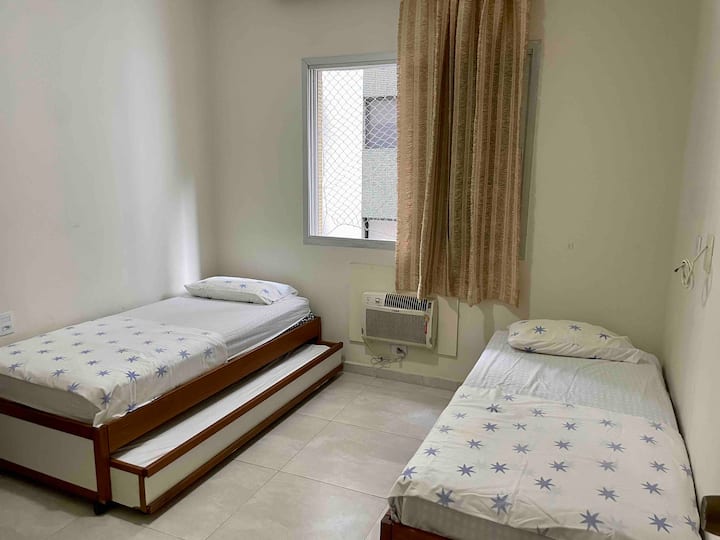 غرفة بسرير مزدوج