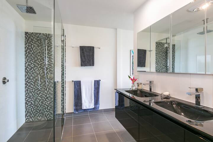 Tanglewood – Big Hill – 5 minutes to Lorne Vic gallery image 3