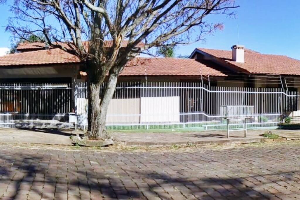 Visão frontal da casa