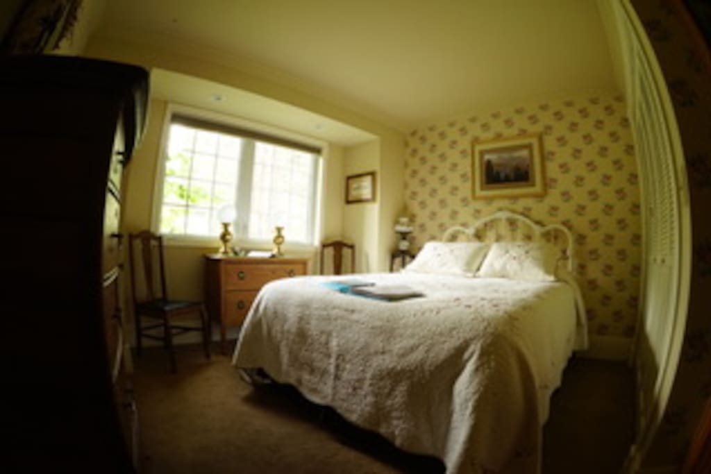 Cozy queen bed for a good night's sleep