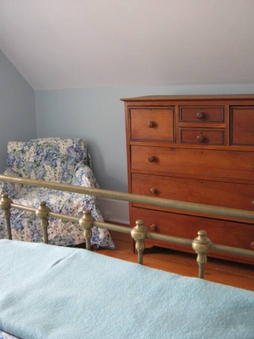 antiques including brass bed