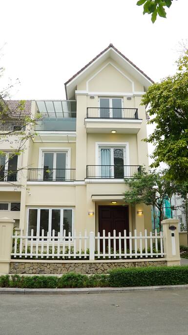Front of the villa_photo 1