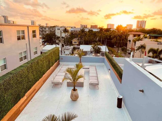 Sunset view Victoria Park TH walk to Las Olas gallery image 2