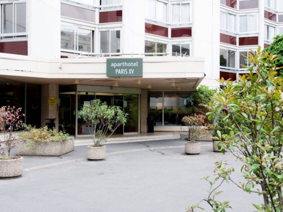 Ingresso accessibile alle auto con possibilità di parcheggio gratuito