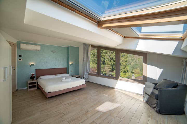 Jedna zo 4 spální.
Jedna zo 4 spální.