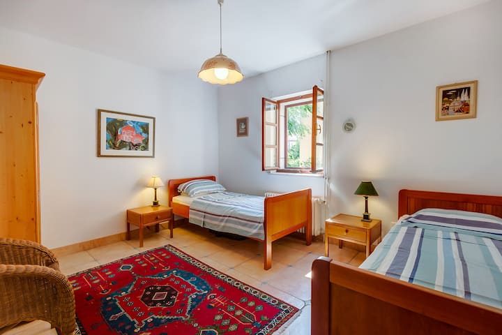 საძინებელი 1