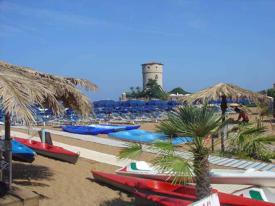 la Torre vista dalla spiaggia