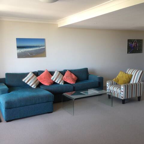 Modern Spacious 4 Bed Cronulla Apartment gallery image 2