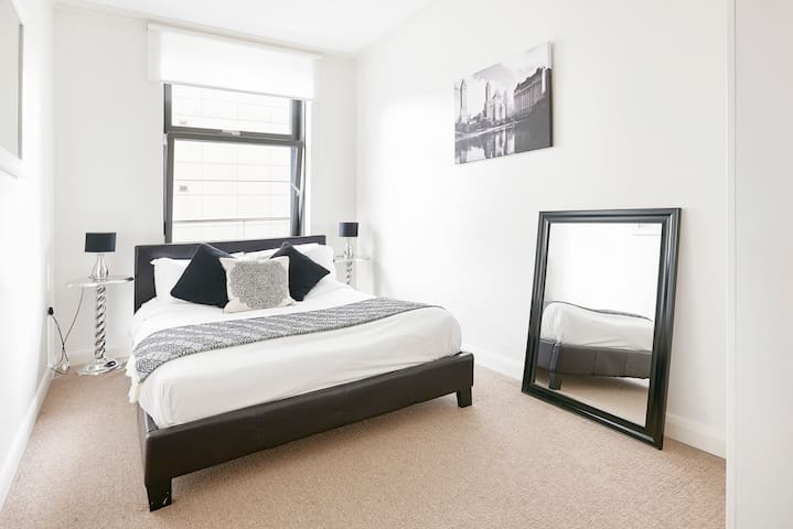2 Bed | Canary Wharf | 02W