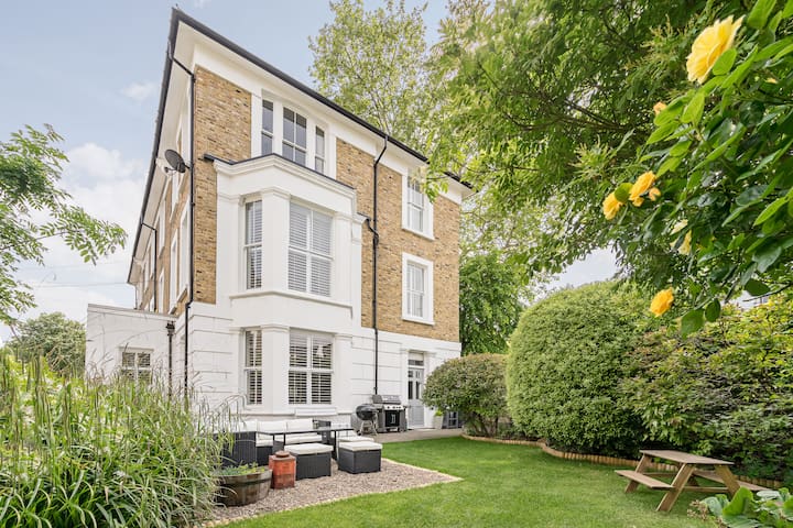 Luxury 3BR townhouse, office/playroom & XL garden