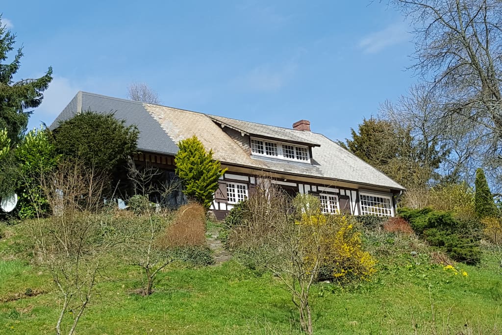 Maison vue de la rivière