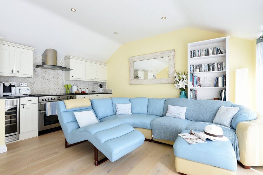 Kitchen / Lounge / Diner