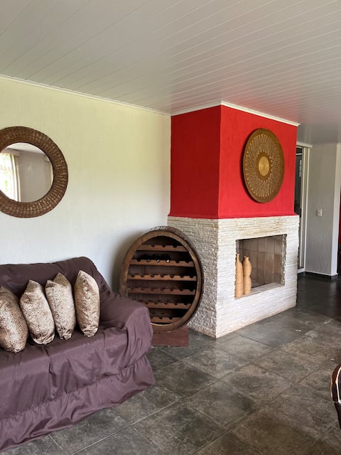 Top Airbnb: Ranch with waterfall, heated pool and lakes em Nazaré Paulista