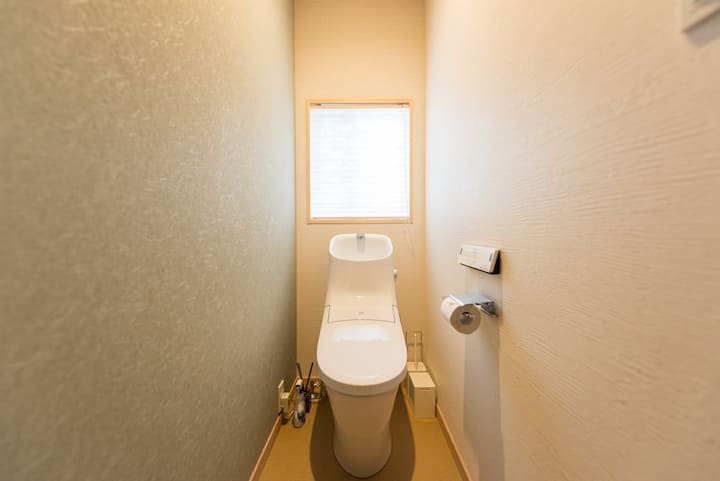 2階トイレ（ウォシュレット）・トイレ