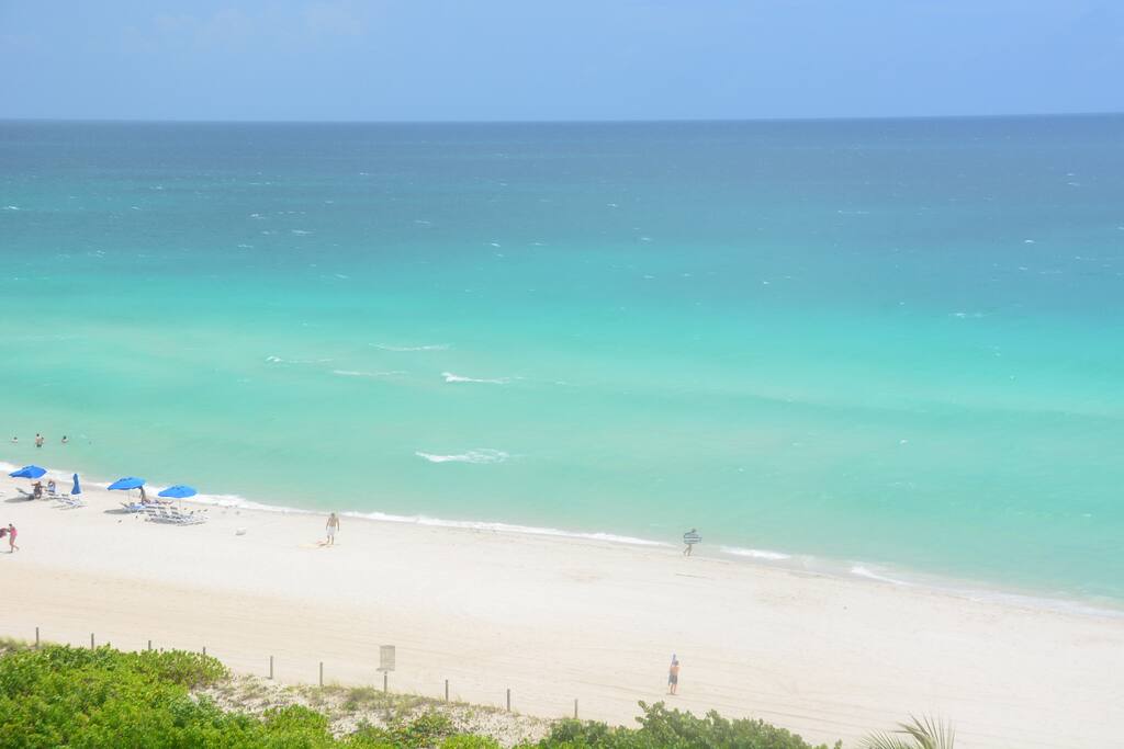 And direct beach exit!! Between the bay and the beach!!!