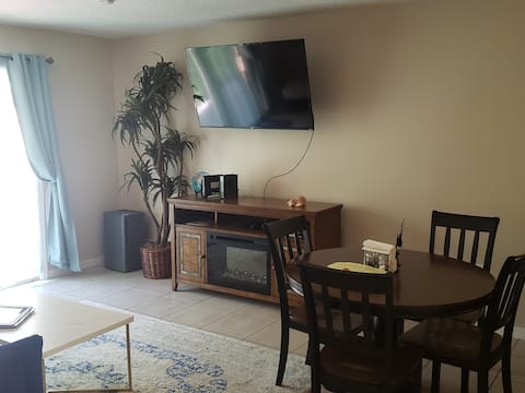 Crystal River Hidden 2 bedroom  fully furnished.