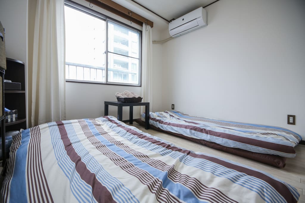 Guest room②. 2 bed sets(Futon with Pad). The room on the 4th floor without elevator.
客人房间(2人用的时)。在4楼没有电梯。