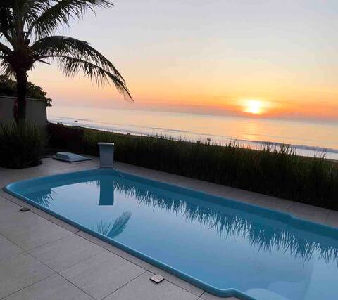 House with swimming pool facing the sea ! Exceptional View