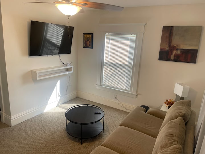 Private Room  Drake & Downtown R1 - Des Moines, IA