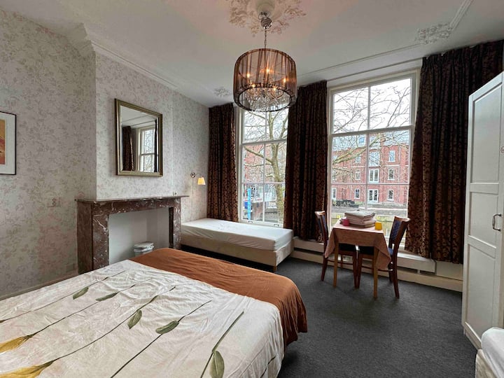 B&b Room 2 In Historic Center Gouda With Breakfast - Alphen aan den Rijn