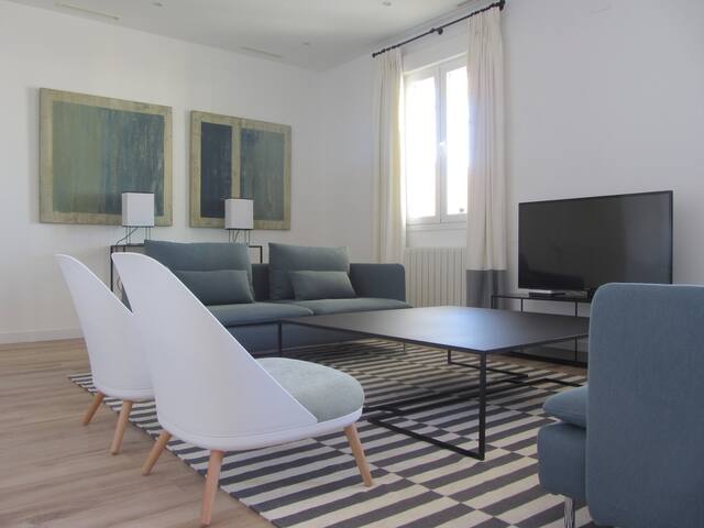 PENTHOUSE 3 BR, 3 BA & 30M2 TERRACE gallery image 5