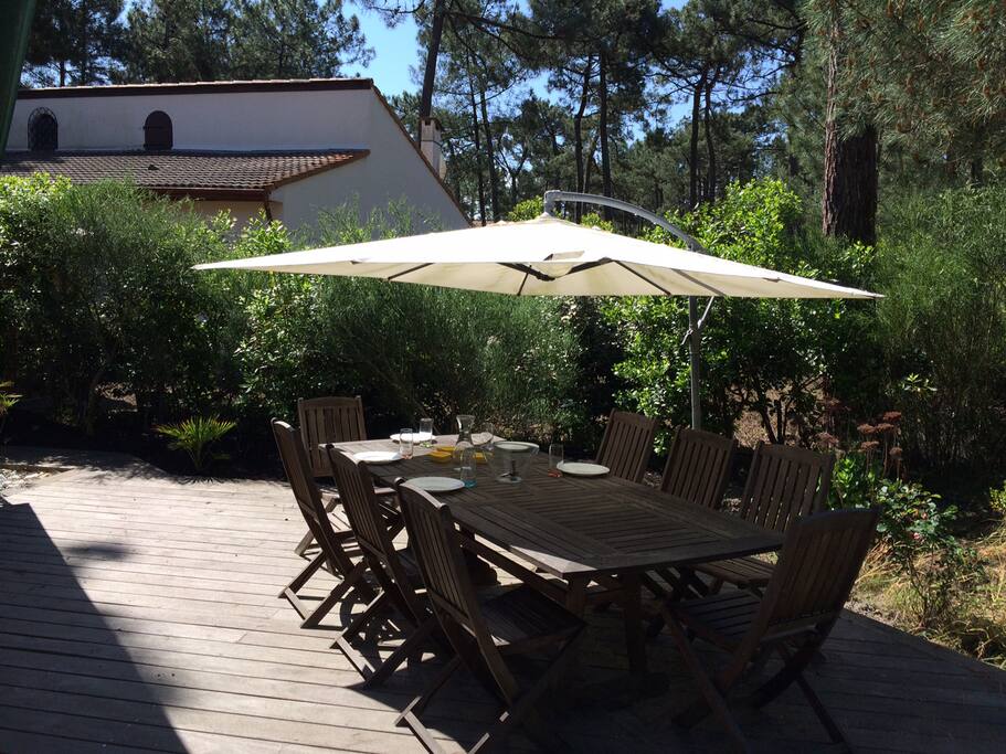 Terrasse ensoleiller pour le petit déjeuner