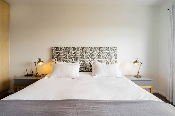 Chic Vibey Kloof Street Apt City Mountain View gallery image 3