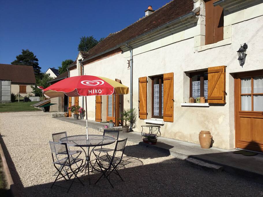 Profitez du salon de jardin pour vos repas en extérieur