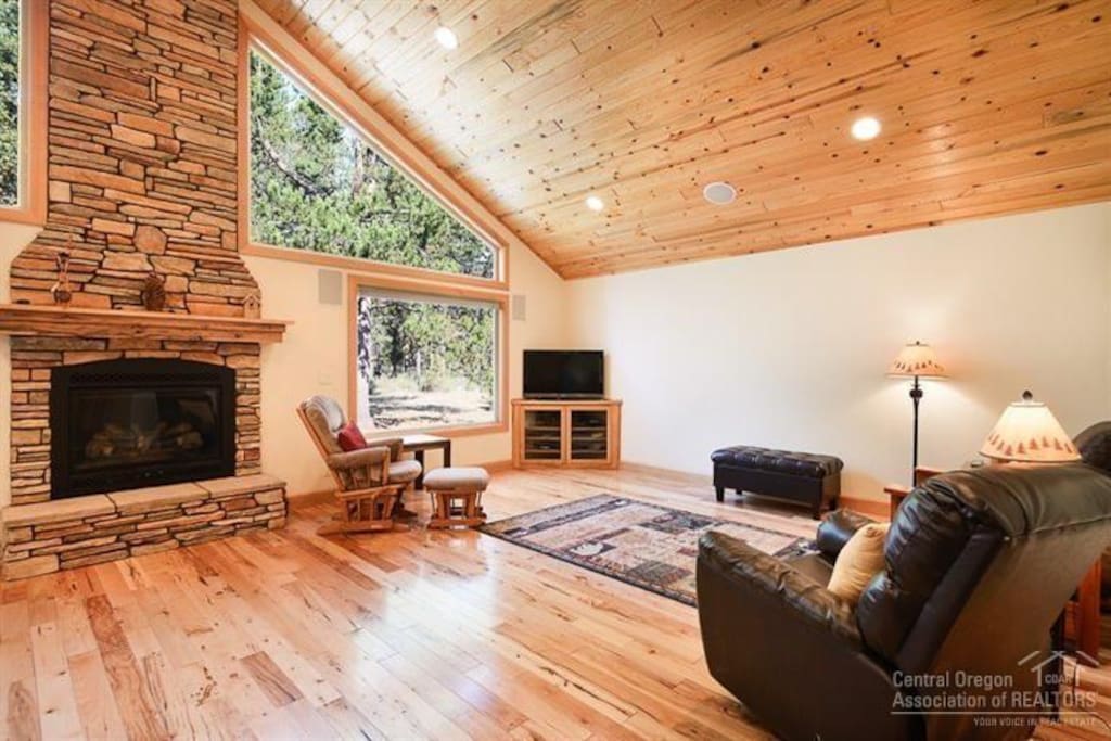 Enjoy the fireplace and watch the wildlife from the window.
