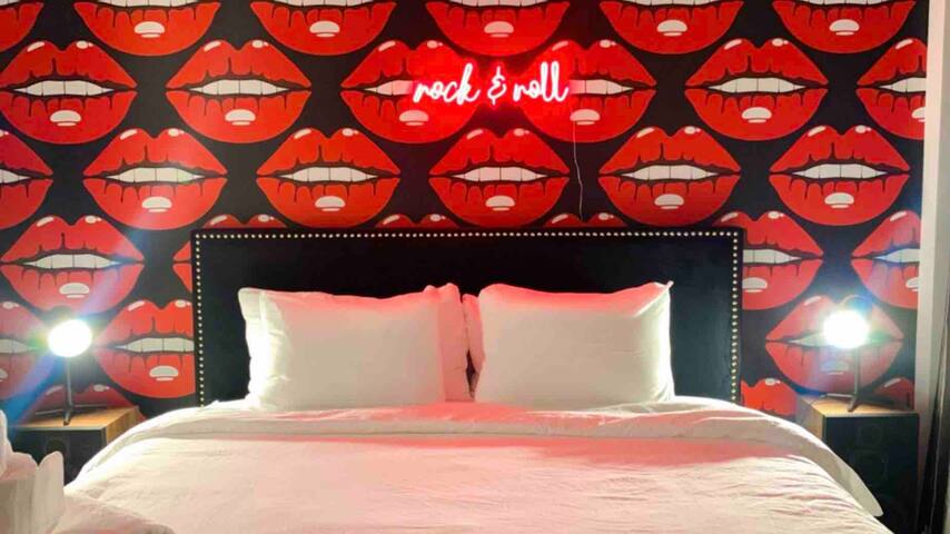 MUSIC HALL ♫ Hot Tub/Stage/Rooftop/Walk to Gulch! gallery image 4