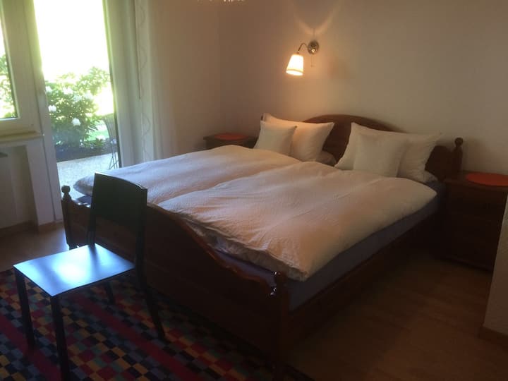 Dvojlôžko s
nočnými stolíkmi.
Obrázok 2