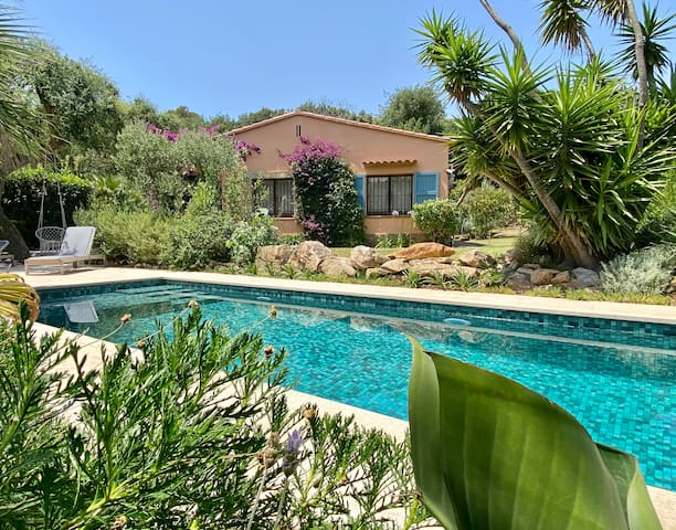 Lovely house with private Pool and Garden