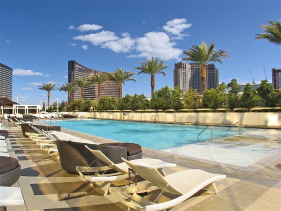 The pool at Trump is Mediterranean-inspired, with air-conditioned luxury cabanas (additional fee may apply), and perfect for tranquil relaxation.