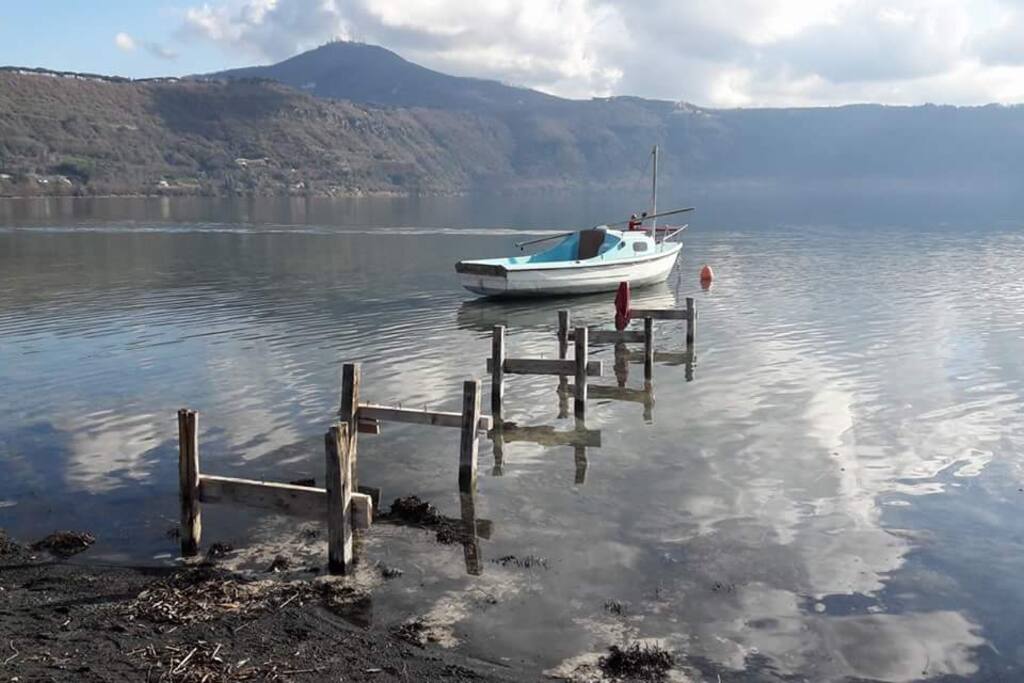 il bellissimo Lago Albano dista solo 2 km dal monolocale