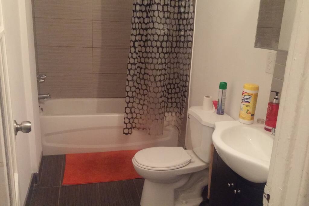 la salle de bain (bathroom)