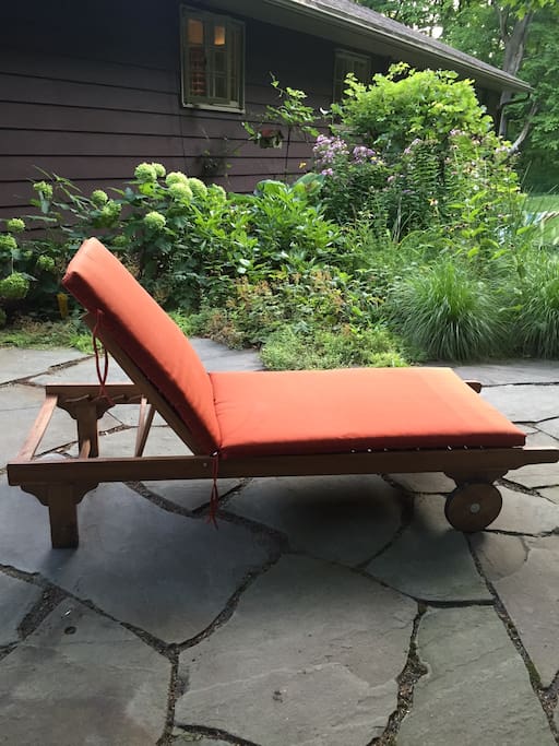 Private back patio with chaise and garden