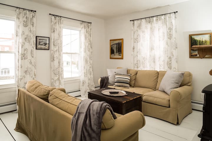 CHIC' NEW ENGLAND APARTMENT