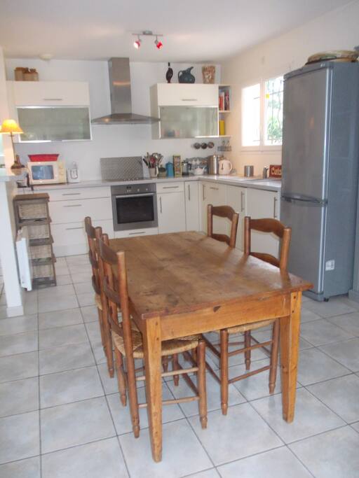 Kitchen & Dining area