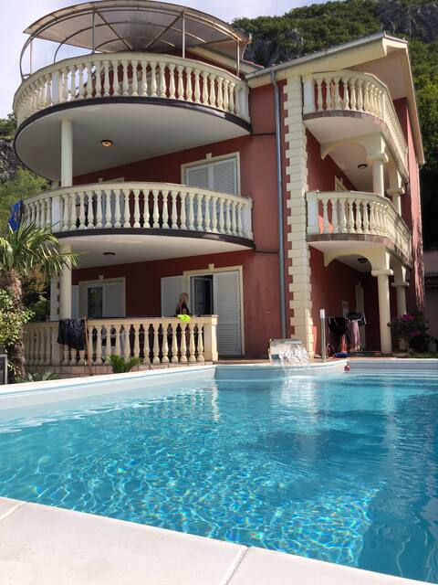 Delux private appartment with pool