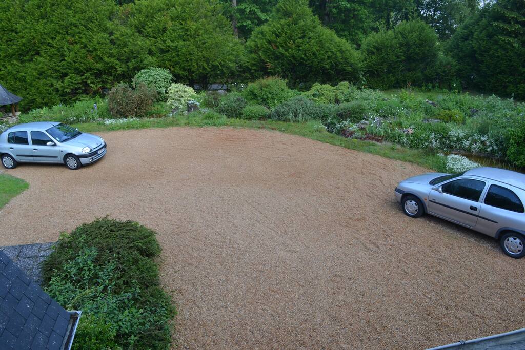 Avant de la maison - Parking