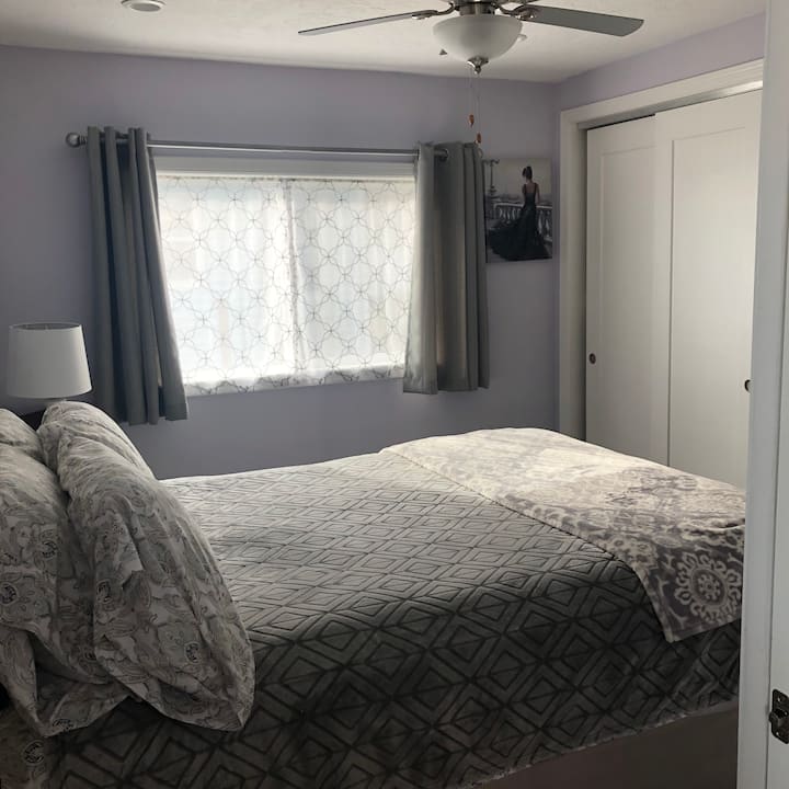 Smaller bedroom with Queen size bed