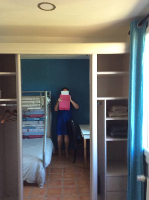 La grande armoire dressing de 180cm de long avec miroir