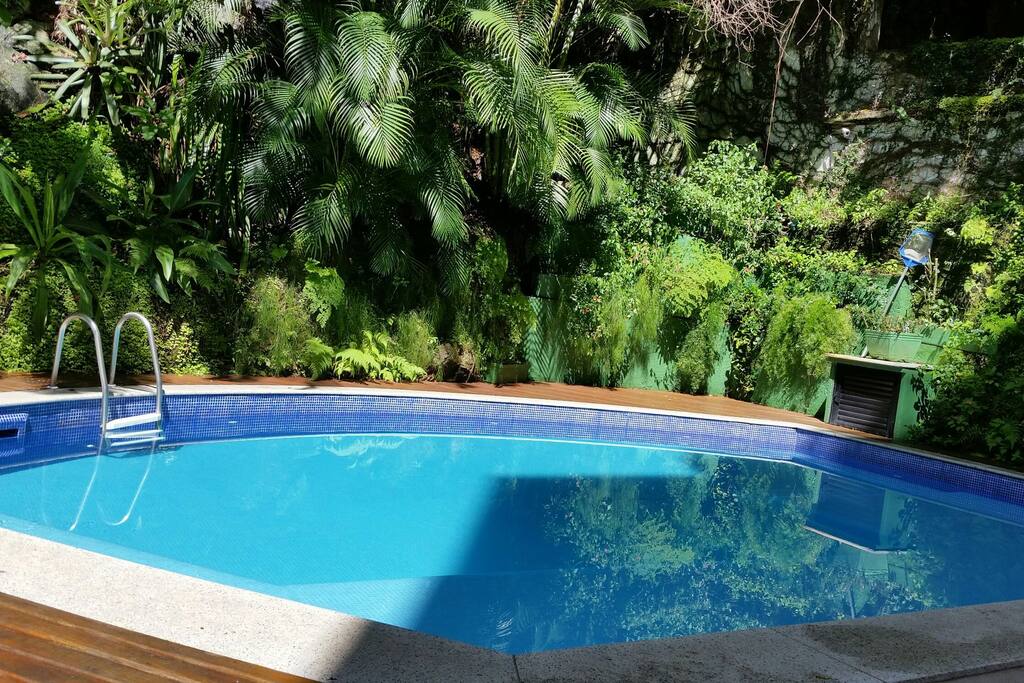 Piscina do prédio...