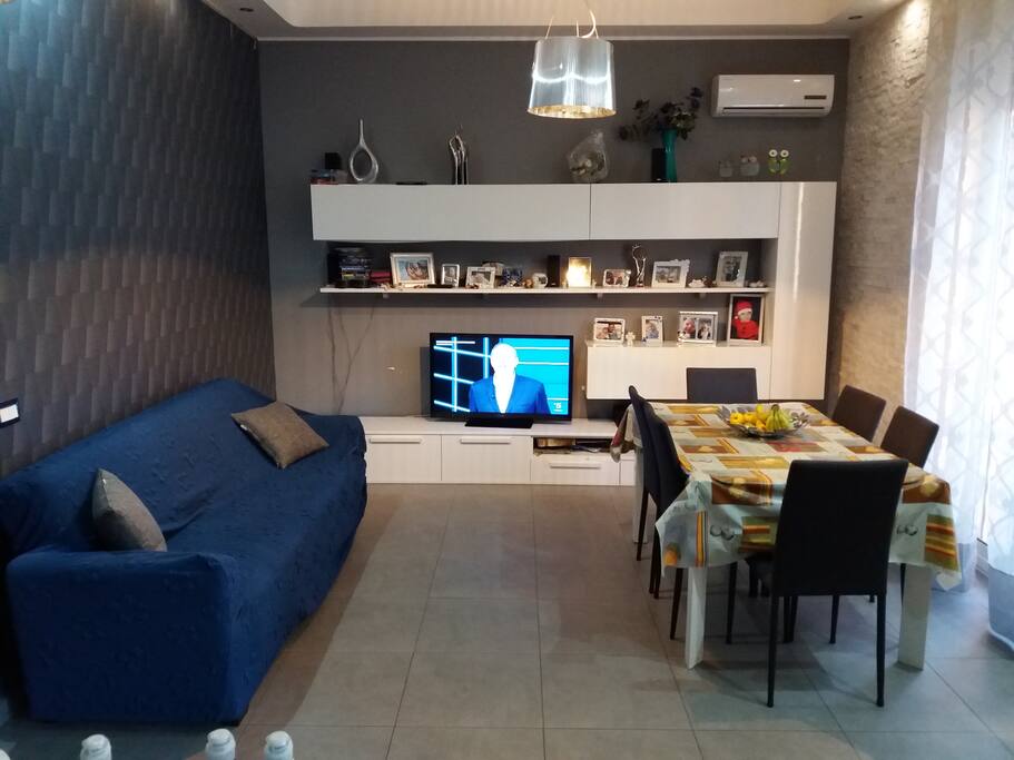 Divano letto & tv 42"