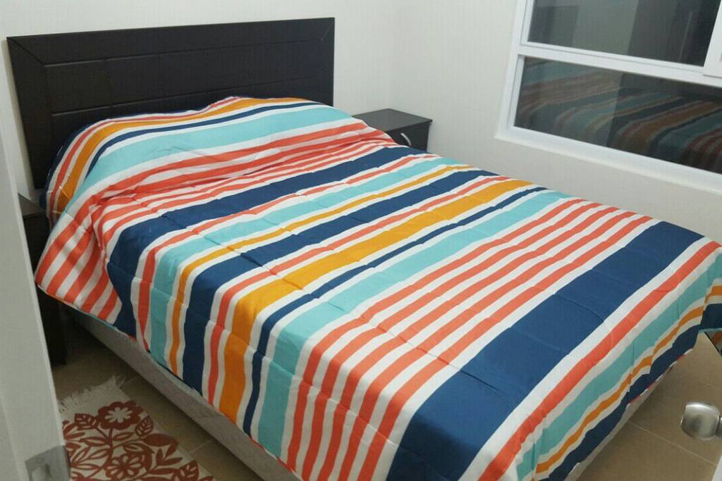 cama matrimonial con colchon de resortes nuevo