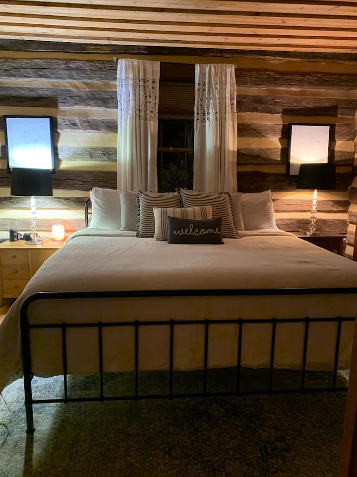 ห้องนอนใหญ่ในเคบินหลัก