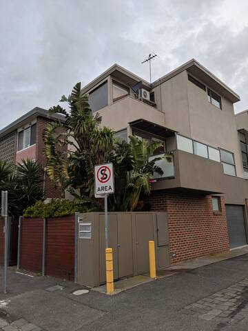Renovated Abbotsford Townhouse Spacious! gallery image 2