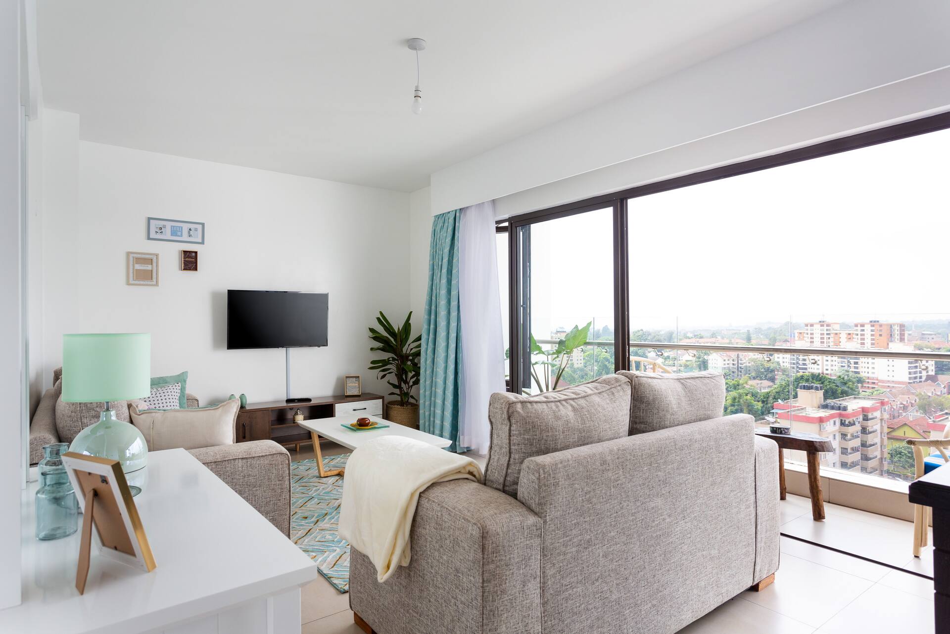 Lavington 1BR | King Bed, Wi-Fi, Gym, Pool, View